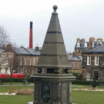 Image of the dewar fountain in abercorn park