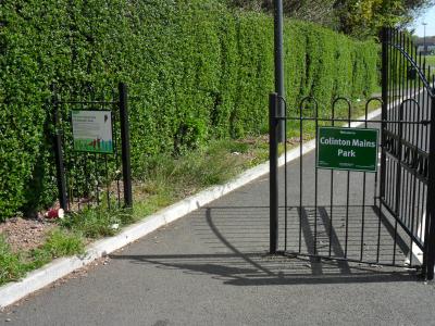 Entrance gate in Colinton Mains Park