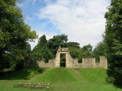 Ruin gateway at Cammo