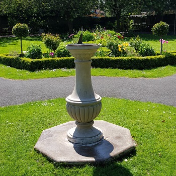 Image of the sundial in Starbank Park