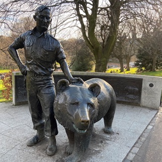 Image of the Wojtek the bear statue